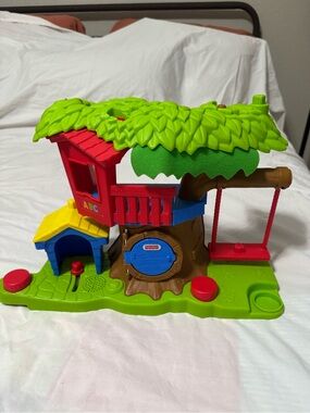 Fisher-Price Bright Green & Red Treehouse Playset